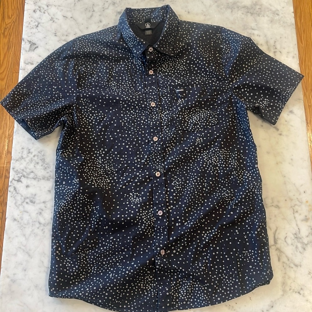 Boys black VOLCOM button up size large